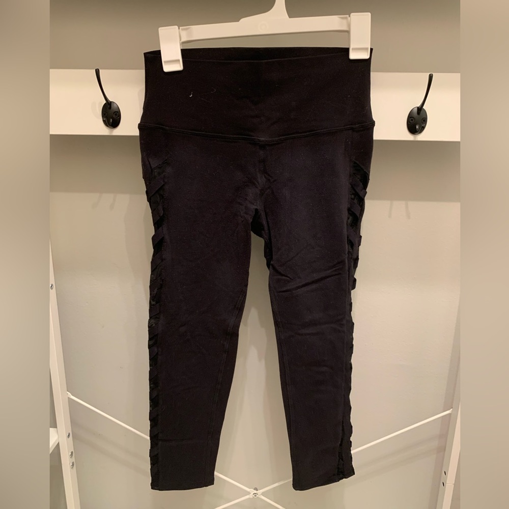 Alo Yoga M Black Criss Cross Leggings